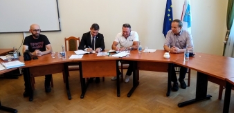 Umowa na budowę boiska wielofunkcyjnego w Kosarzyskach podpisana